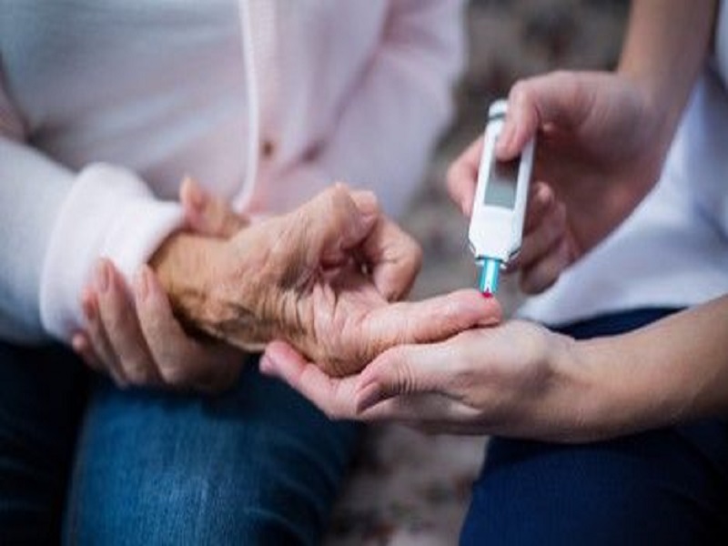 درمان دیابت در سالمندان چگونه است و چگونه باید از آنها پرستاری کنیم؟
