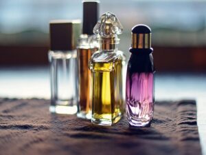 خرید ادکلن مردانه و زنانه با تخفیف ویژه از فروشگاه عطر و ادکلن رایحه
