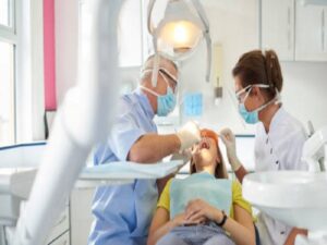 چگونه بهترین دندانپزشک را پیدا کنیم؟ ویژگی دندانپزشک خوب چیست؟
